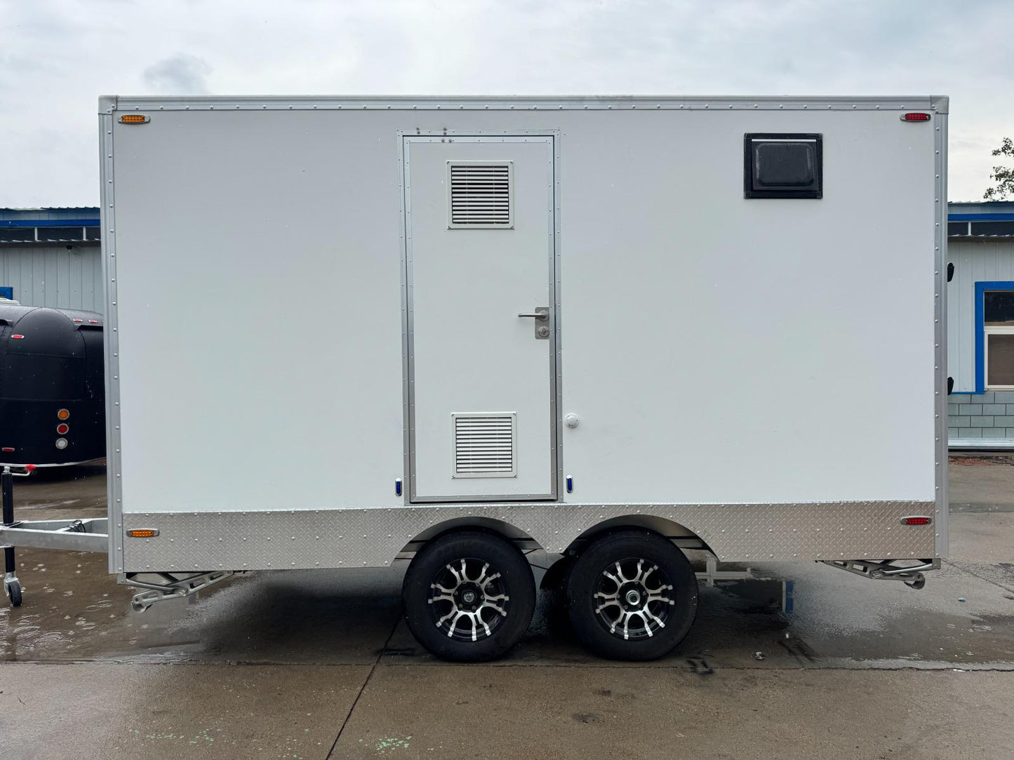 Luxury portable bathroom by Xpress