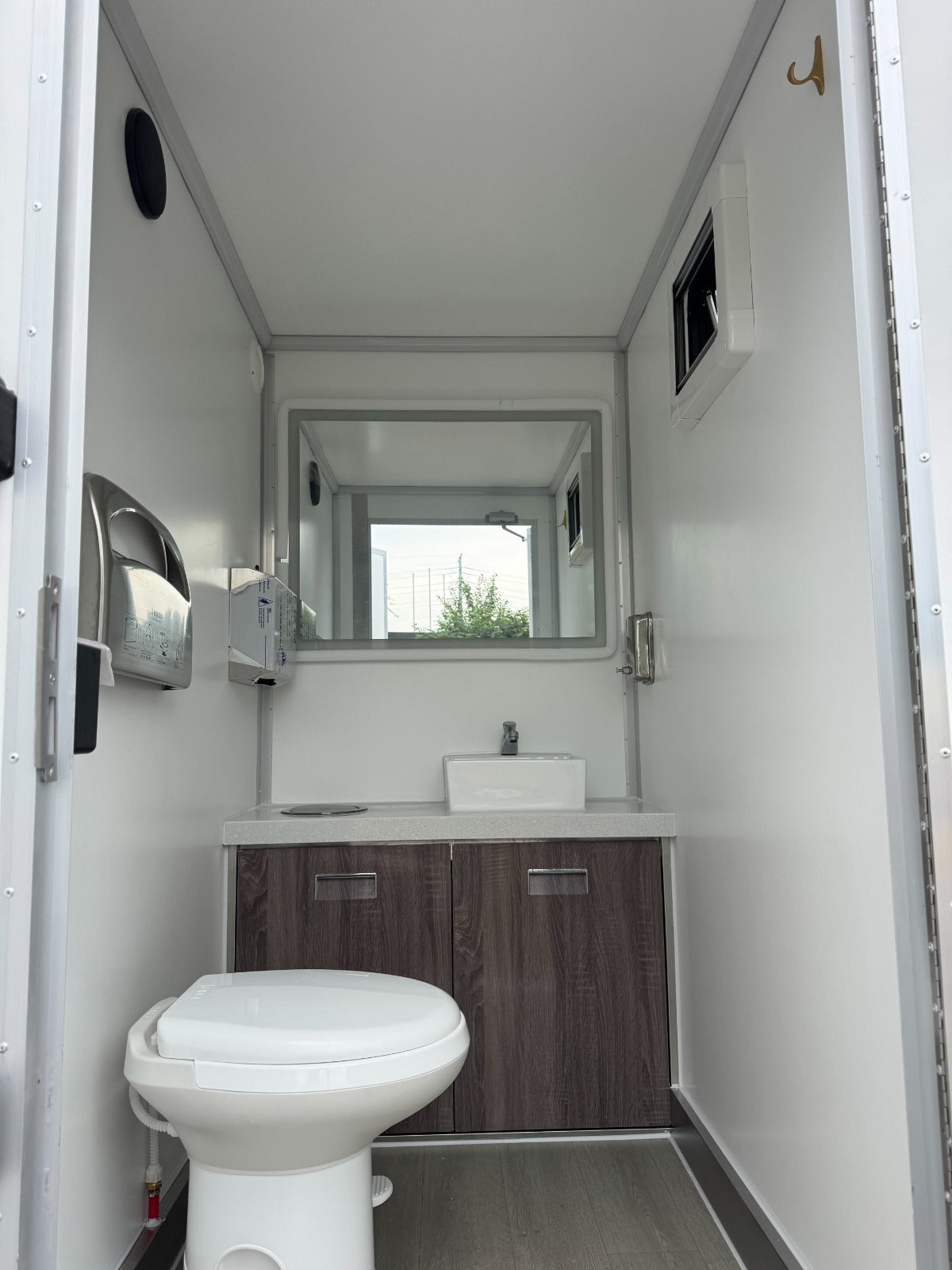 Luxury portable bathroom by Xpress