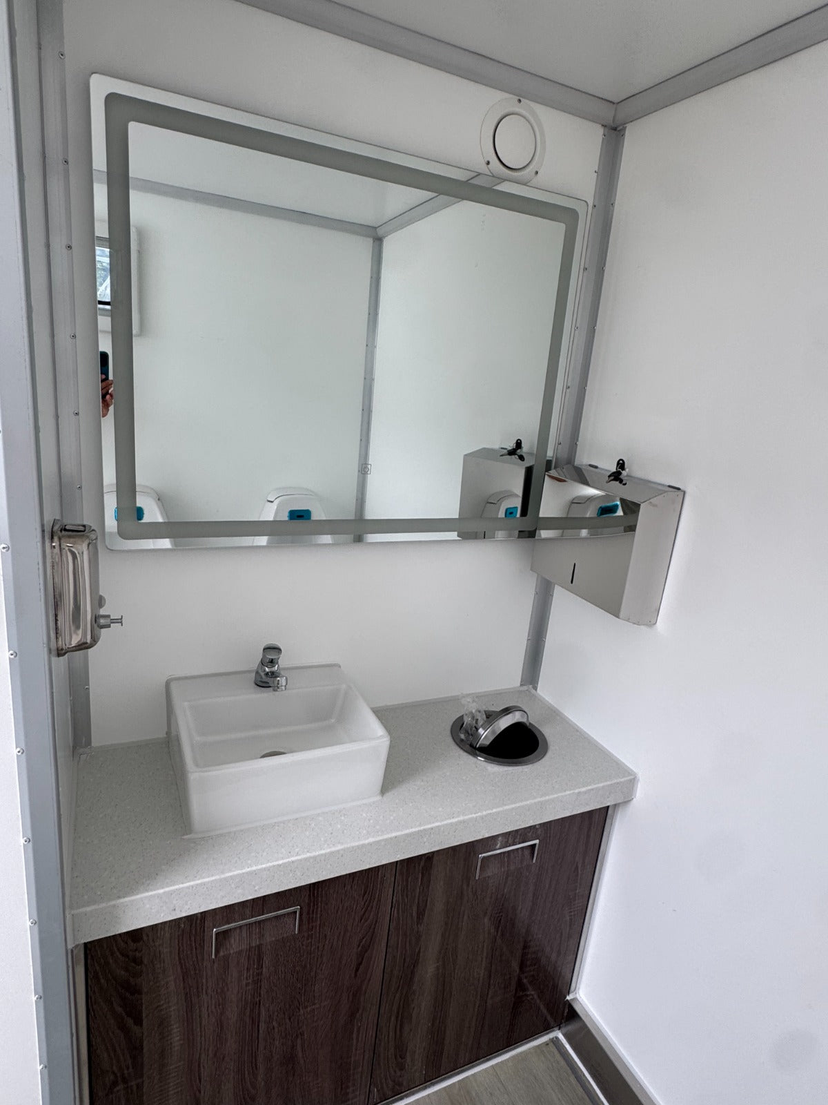 Luxury portable bathroom by Xpress